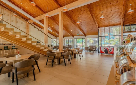 RESTAURANT & BAR