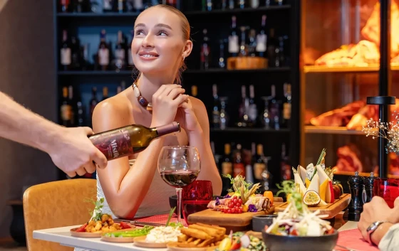 RESTAURANT & BAR