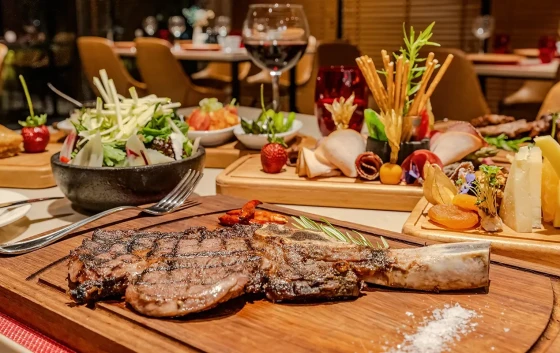 RESTAURANT & BAR